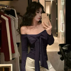 One shoulder white bow pure desire long sleeved T-shirt for women in spring and autumn, thin style, high-end feeling, slimming and spicy girls, pure cotton top