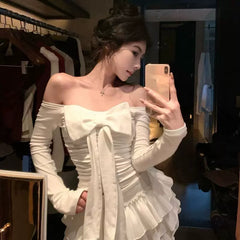 One shoulder white bow pure desire long sleeved T-shirt for women in spring and autumn, thin style, high-end feeling, slimming and spicy girls, pure cotton top