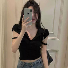 Internet celebrity female anchor livestreams on camera, wearing sexy and stylish clothes with a design sense of polo collar, sweet and spicy girl T-shirt, short top