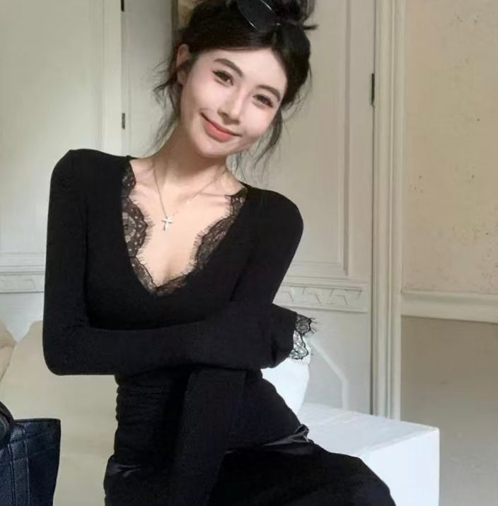 Elegant Lace & Velvet Long-Sleeve Thermal Top