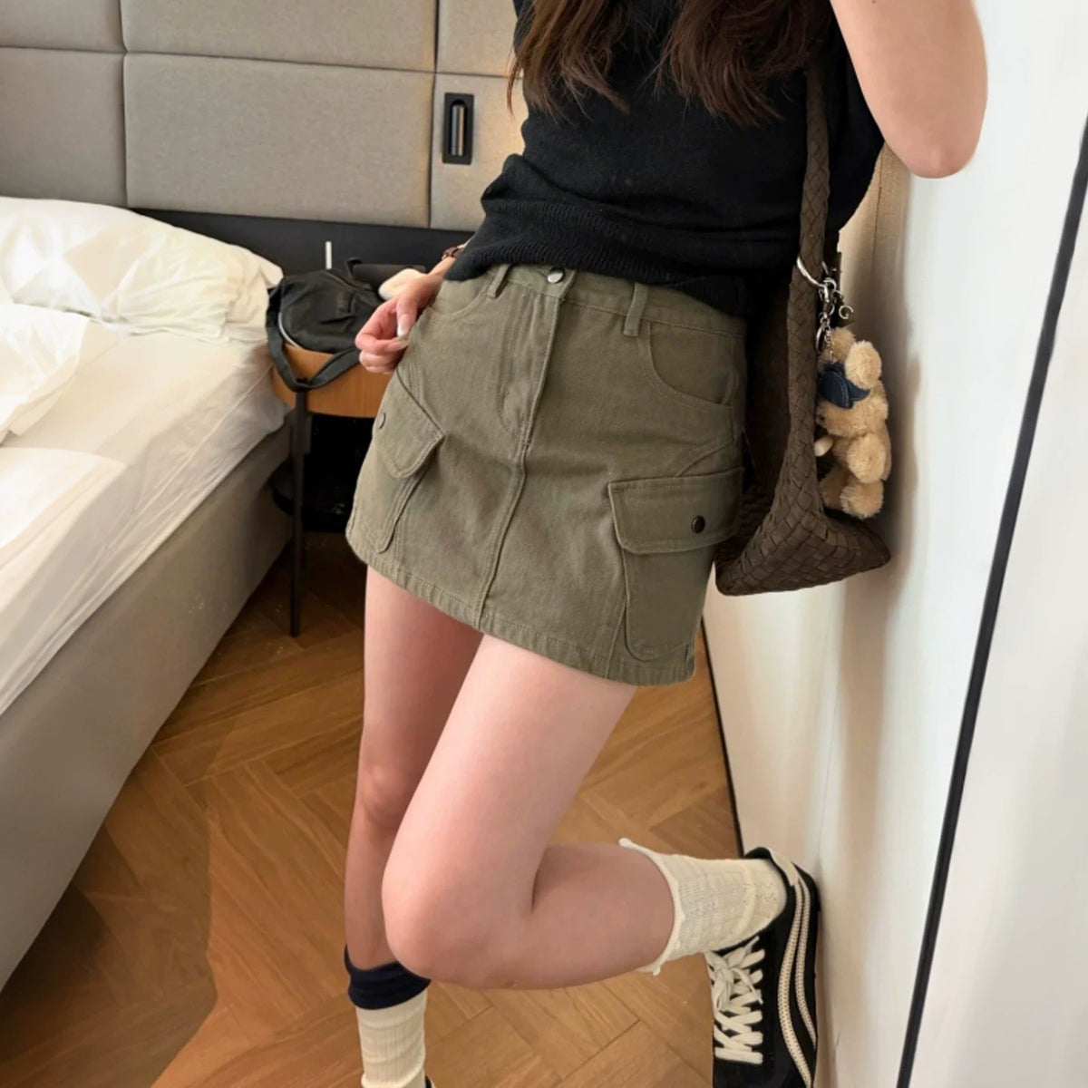 Military green workwear denim skirt and pants for women in the summer of 2026, featuring a slimming design with multiple pockets and anti glare A-line skirt