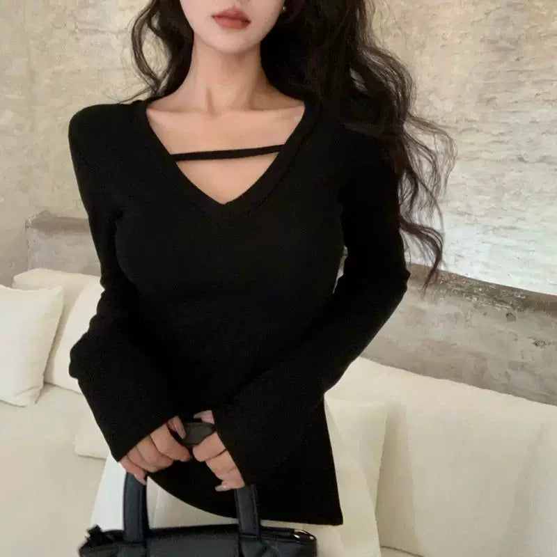 Foreign trade shoulder pad Korean version with a sense of new women's black spring and autumn V-neck elastic slimming top, spicy girl long sleeved T-shirt
