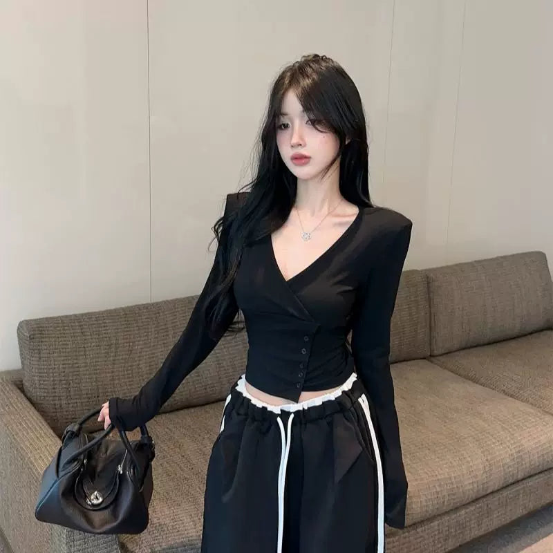 Hot girl V-neck long sleeved pure cotton T-shirt for women in spring and autumn, thin black slim fit, short button down shirt, irregular top