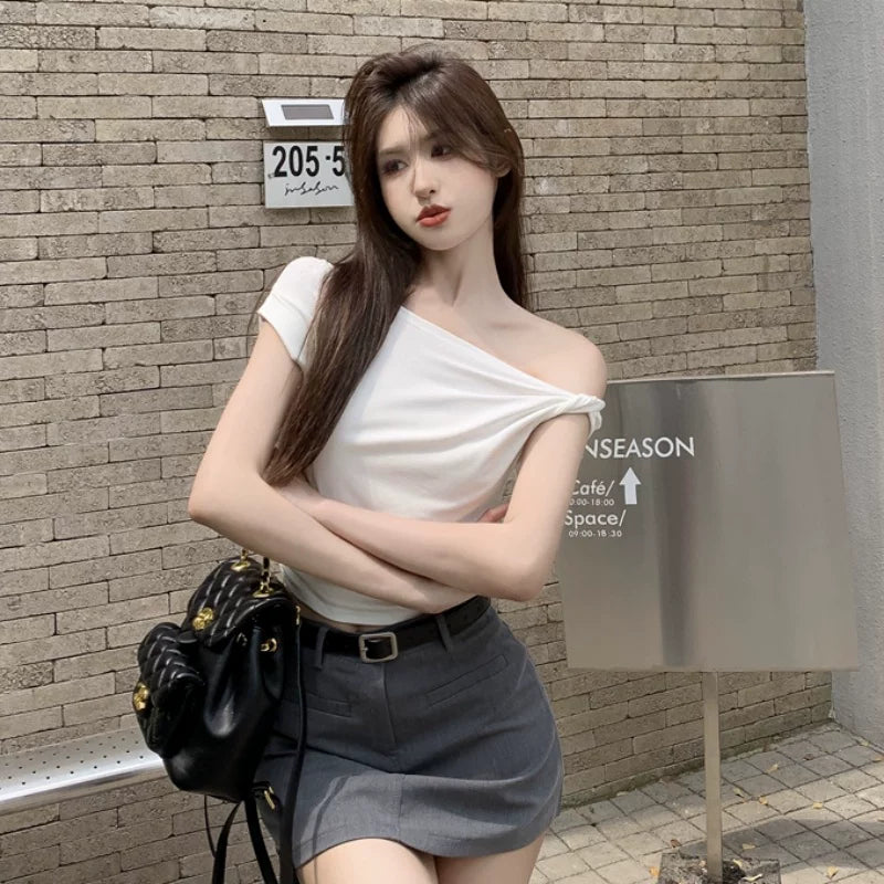 Foreign trade elastic pure cotton 2024 summer new design sense niche slanted shoulder twisted short sleeved t-shirt for women of small stature