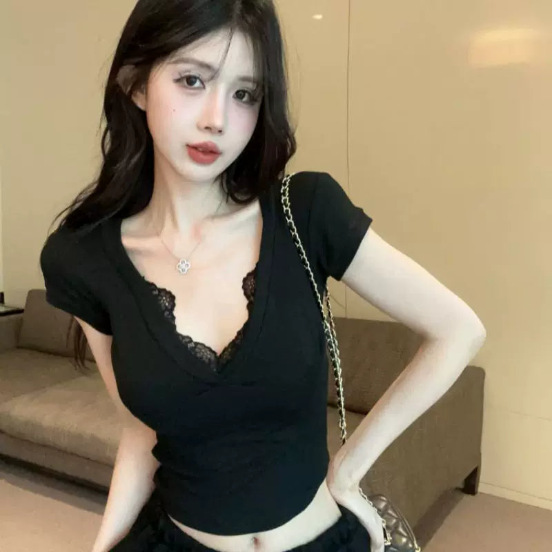 Foreign trade black pure desire sexy summer lace patchwork V-neck short sleeved T-shirt with female design sense, niche spicy girl short top