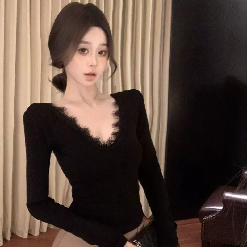 Foreign trade backless pure lace V-neck long sleeved T-shirt for women in spring and autumn, thin design, pure cotton inner layer bottom shirt, tight short top