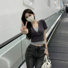 Commuting style V-neck fake two short sleeved T-shirts for women, slim fit, pure desire, spicy girl, short collarbone, waist cinched top, gray shoulder