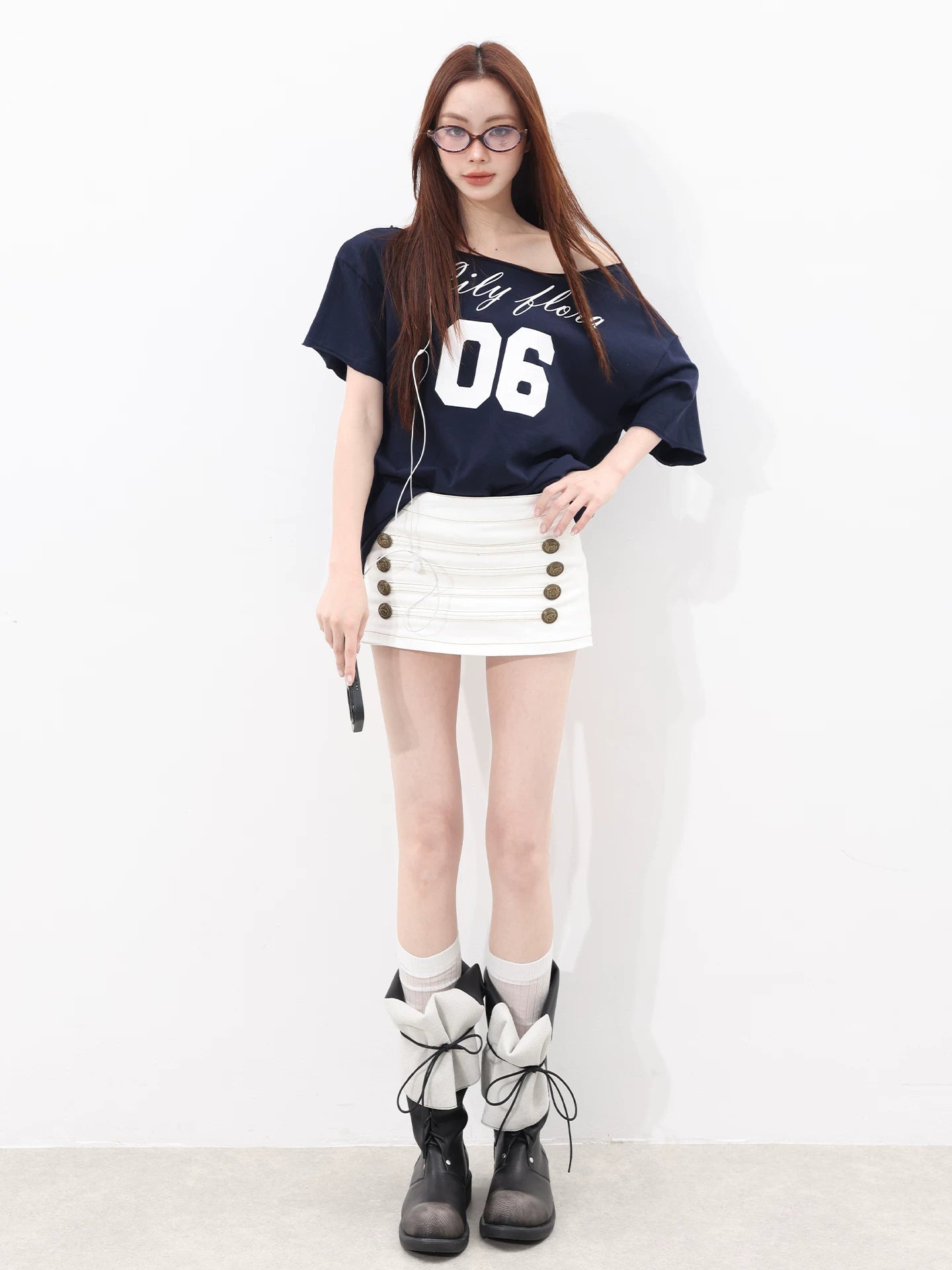 White denim skirt and pants for women in the summer of 2026, elastic and slimming new style, heavy-duty double breasted design, versatile hip hugging short skirt