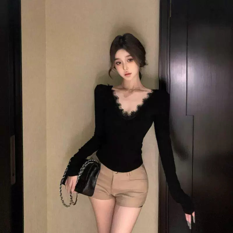 Foreign trade backless pure desire lace V-neck long sleeved T-shirt for women in autumn and winter, with added velvet lining as the base layer, slim fit tight short top
