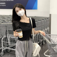 Asymmetric slanted neck short sleeved design T-shirt for women in summer, black slim fit, spicy girl, short style, slimming and niche top