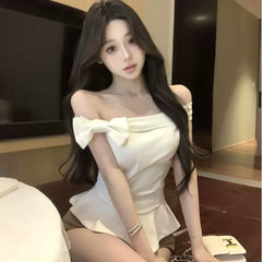 Design sense: One shoulder bow fashionable short sleeved T-shirt for women in summer, slim fit and slimming white short style spicy girl top
