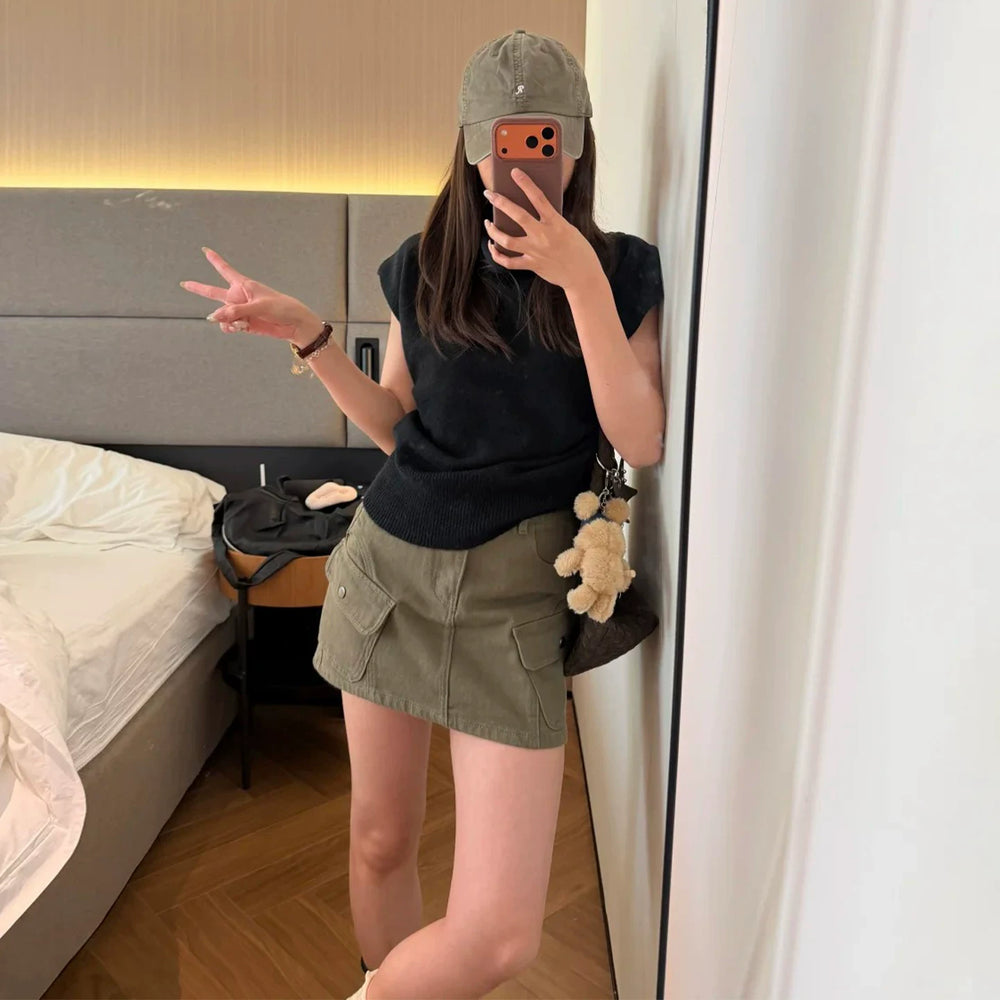 Military green workwear denim skirt and pants for women in the summer of 2026, featuring a slimming design with multiple pockets and anti glare A-line skirt