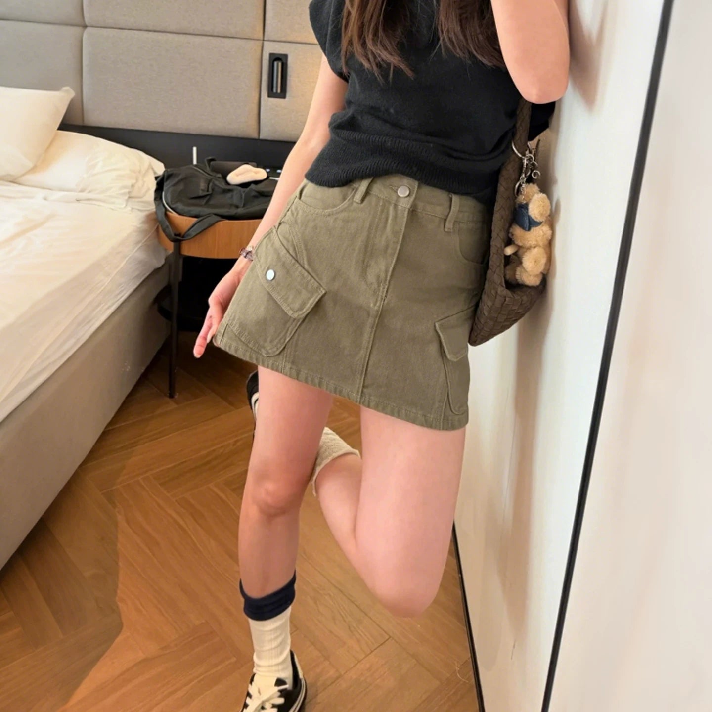 Military green workwear denim skirt and pants for women in the summer of 2026, featuring a slimming design with multiple pockets and anti glare A-line skirt