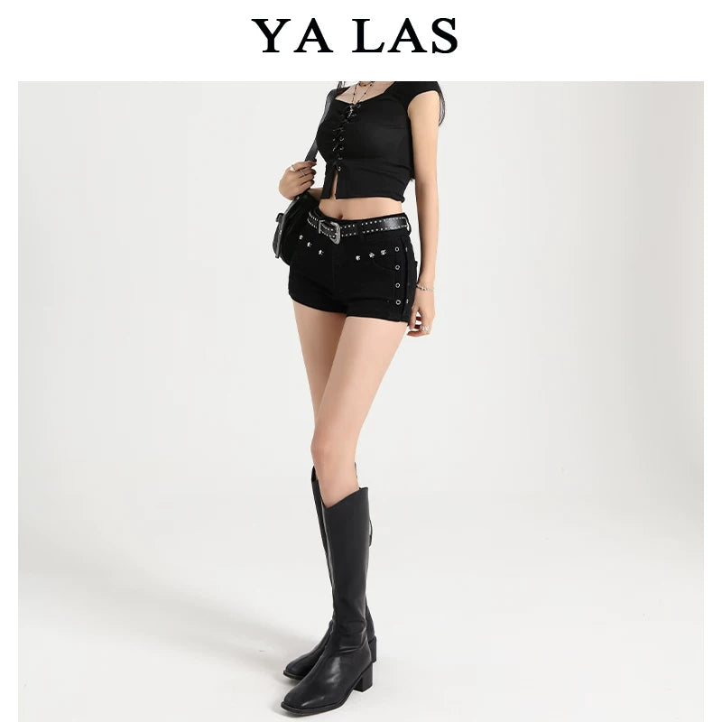 Black rivet denim shorts for women, 2026 spring new style, low waist, small stature, American tight fitting, hip hugging, A-line hot pants
