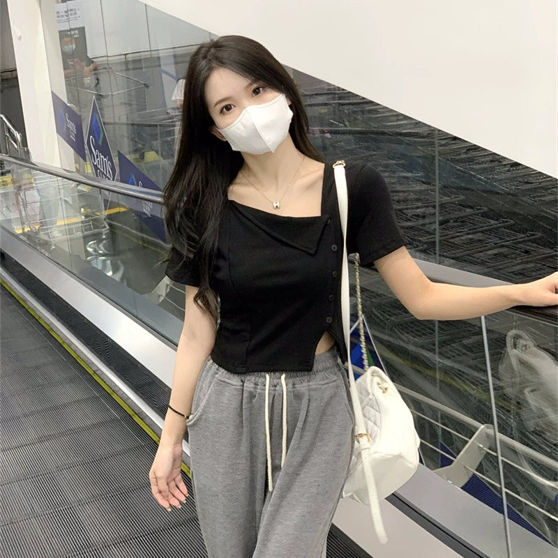 Commuting style spicy girl slanted neck short sleeved T-shirt for women, American style slim fit and slimming button design, niche short top for women's clothing