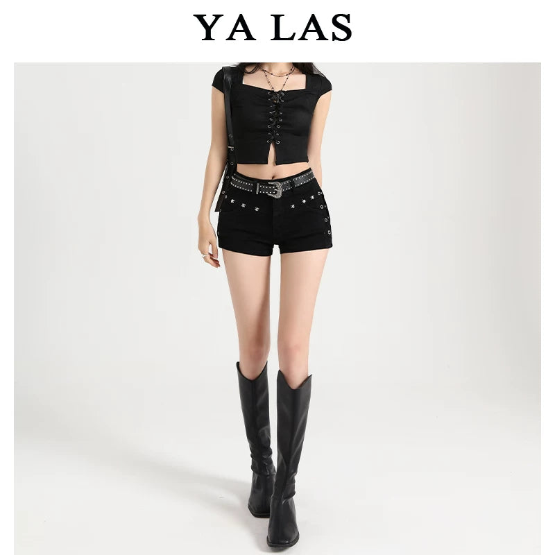 Black rivet denim shorts for women, 2026 spring new style, low waist, small stature, American tight fitting, hip hugging, A-line hot pants