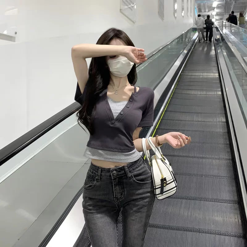 Commuting style V-neck fake two short sleeved T-shirts for women, slim fit, pure desire, spicy girl, short collarbone, waist cinched top, gray shoulder