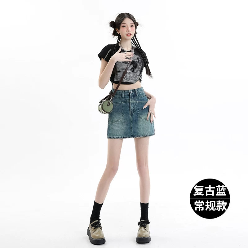 White denim short skirt for women 2025 new style, small height, high waist, lined with anti glare A-line skirt, wrapped buttocks, half body skirt