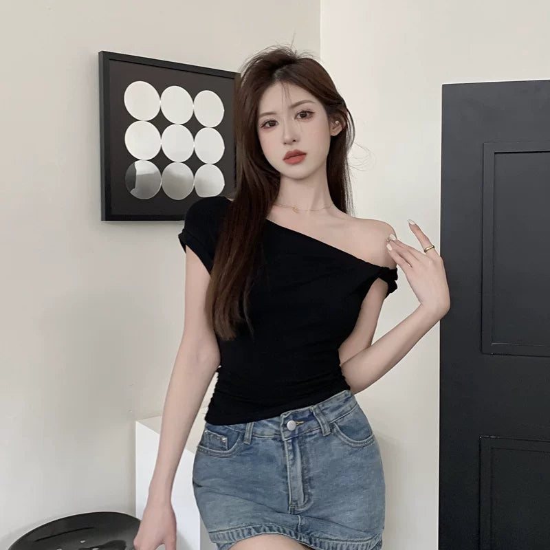 Foreign trade elastic pure cotton 2024 summer new design sense niche slanted shoulder twisted short sleeved t-shirt for women of small stature